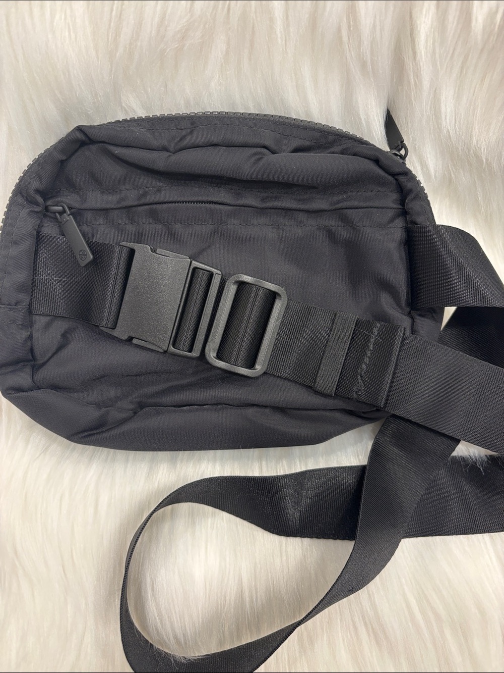 NEW GAIAM crossbody belt waist bag adjustable black beach cycling walking - Picture 2 of 3